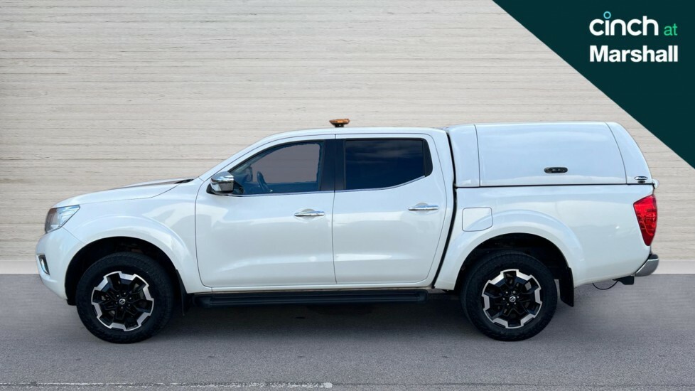 Nissan Navara Navara Double Cab Pick Up N-connecta 2.3Dci 190 Tt White #3