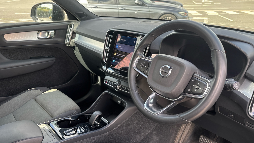 Volvo XC40 Xc40 2.0 B4p Plus Dark Awd Black #4