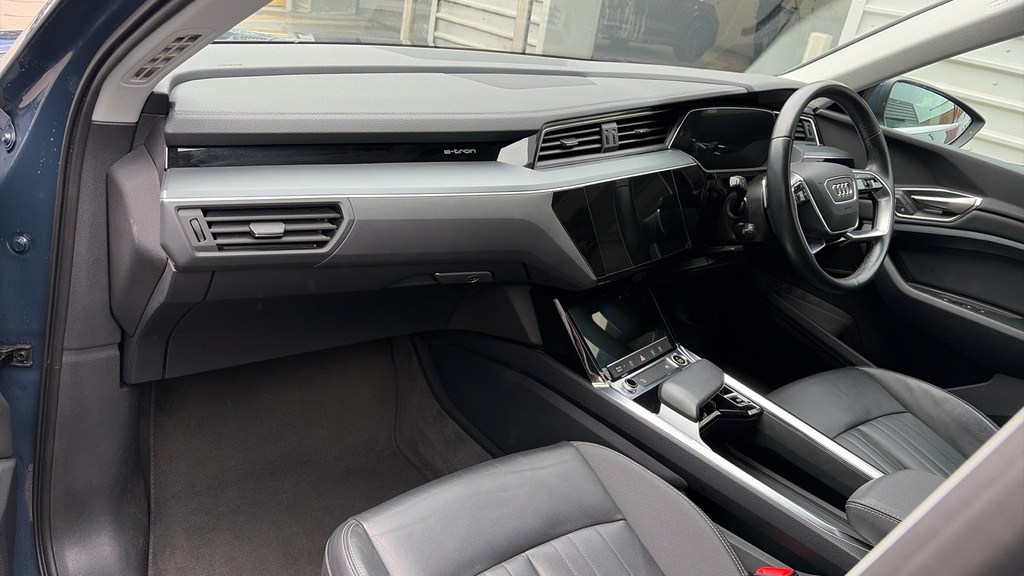 Audi Q8 e tron Q8 250Kw 50 Quattro 95Kwh Sport Blue #2