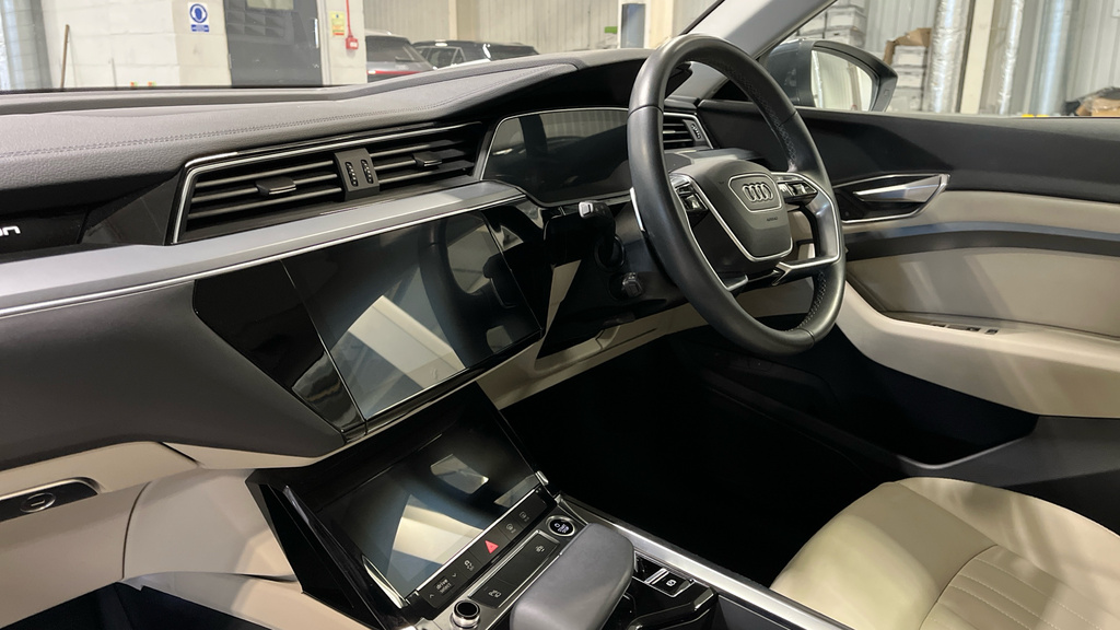Audi Q8 e tron Q8 250Kw 50 Quattro 95Kwh Sport Black #2