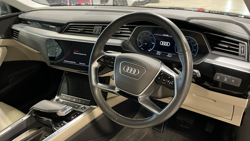 Audi Q8 e tron Q8 250Kw 50 Quattro 95Kwh Sport Black #6