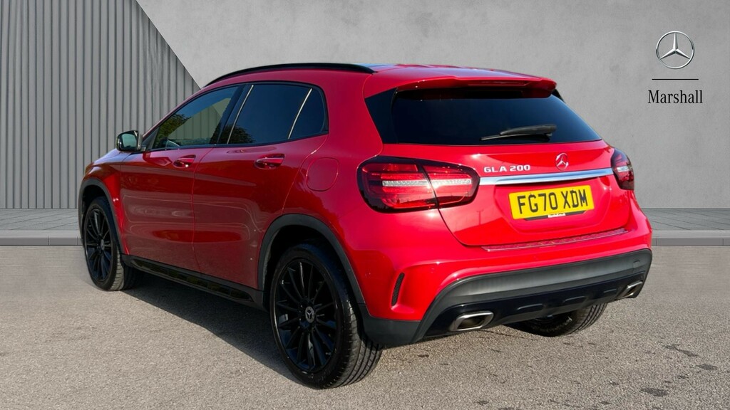 Mercedes-Benz GLA Class Gla 200 Amg Line Edition Plus Red #2