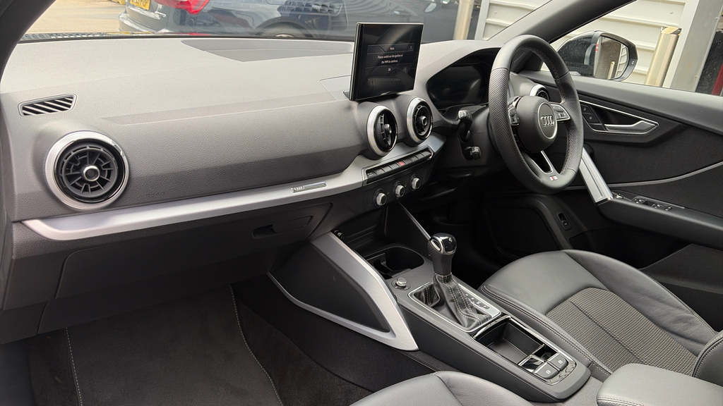 Audi Q2 Q2 35 Tfsi S Line S Tronic Black #2