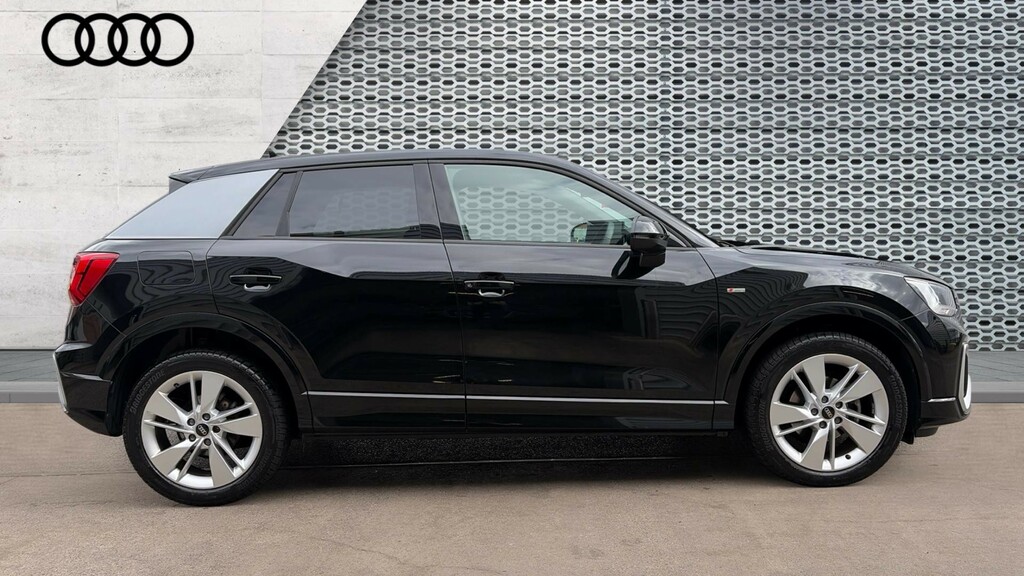 Audi Q2 Q2 35 Tfsi S Line S Tronic Black #4