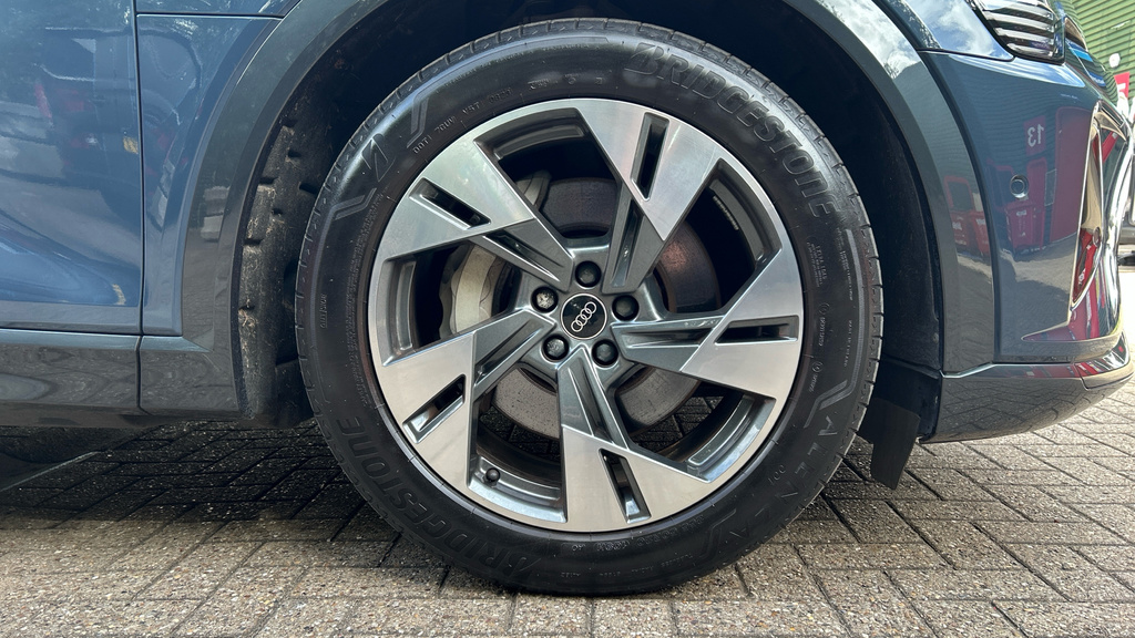 Audi Q8 e tron Q8 250Kw 50 Quattro 95Kwh Sport Blue #5