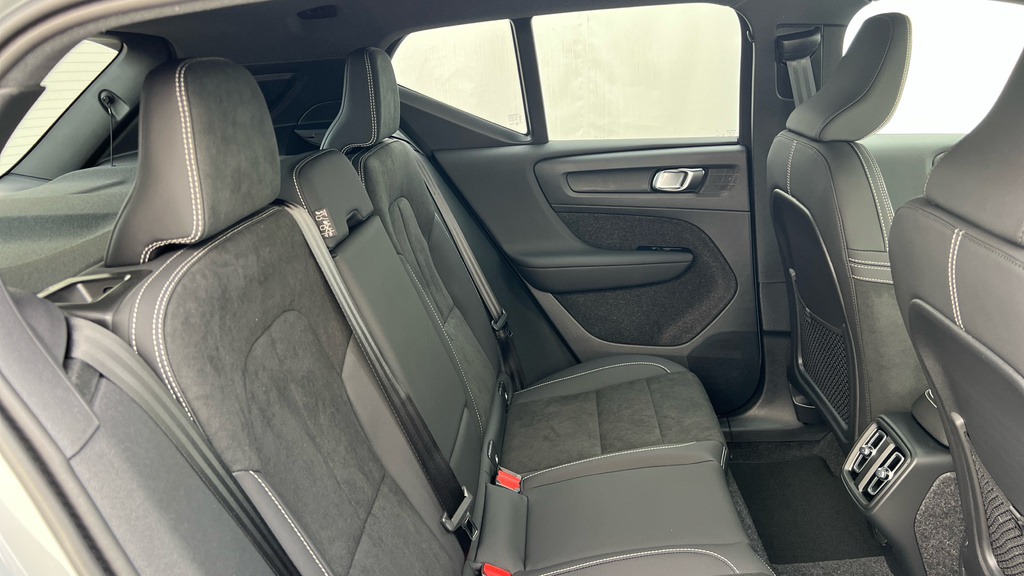 Volvo XC40 Xc40 2.0 B4p Ultra Black Edition Grey #6