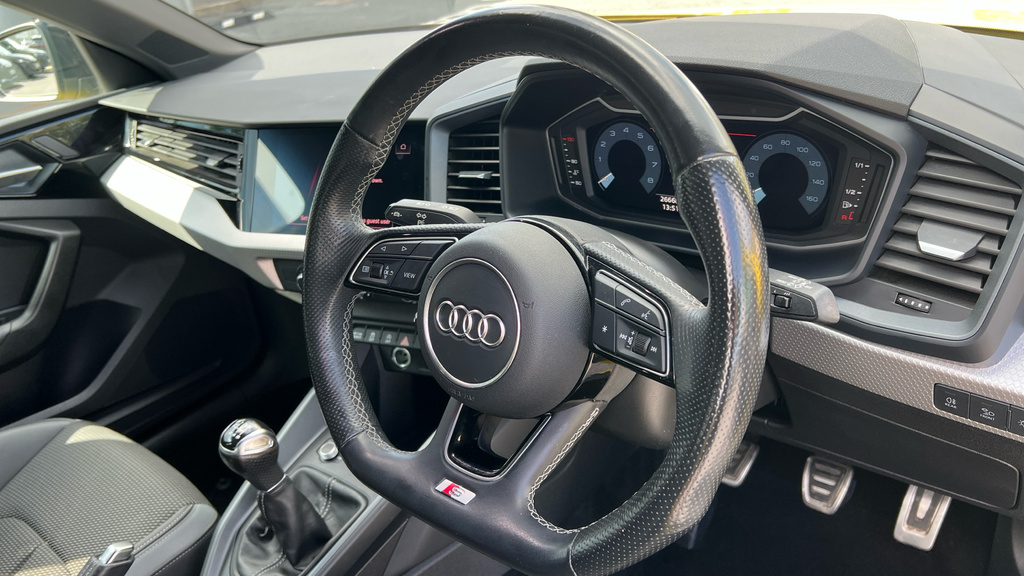 Audi A1 A1 30 Tfsi 110 Black Edition Yellow #6