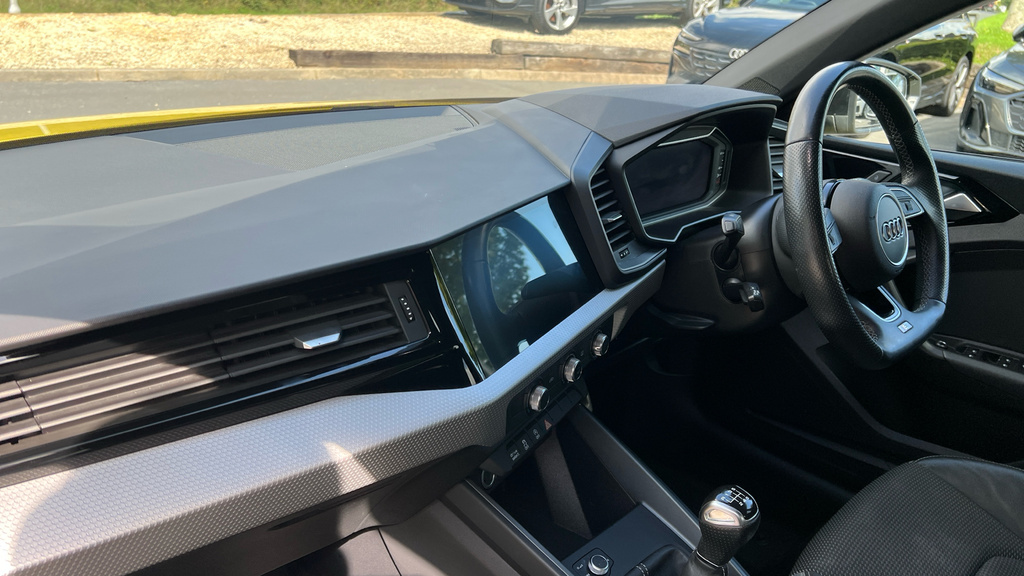 Audi A1 A1 30 Tfsi 110 Black Edition Yellow #2