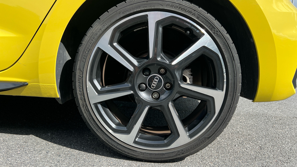 Audi A1 A1 30 Tfsi 110 Black Edition Yellow #5