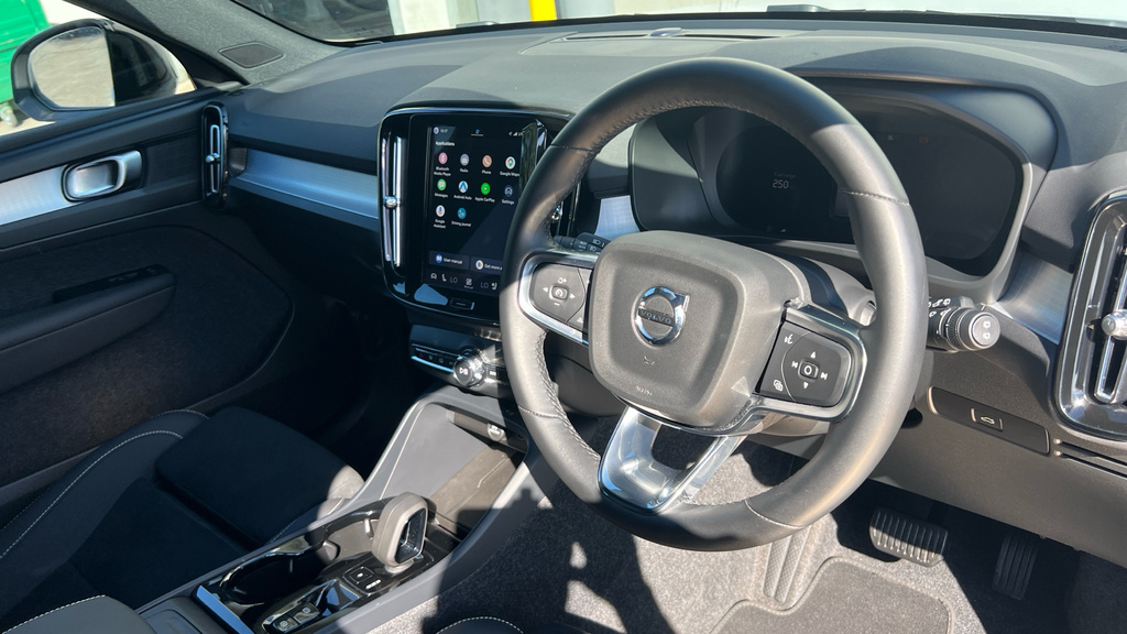 Volvo XC40 Xc40 2.0 B4p Plus Dark OY75YLV Blue #4