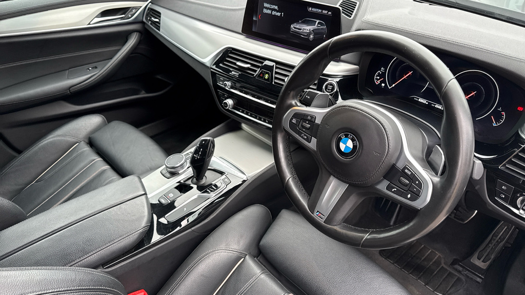 BMW 5 Series 520D M Sport Blue #9