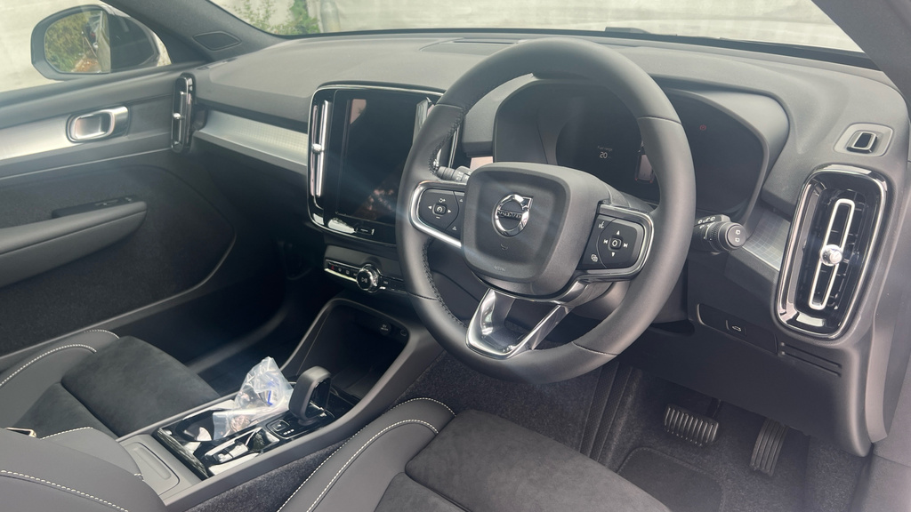 Volvo XC40 Volvo Xc40 Estate 2.0 B3p Plus Dark Silver #4