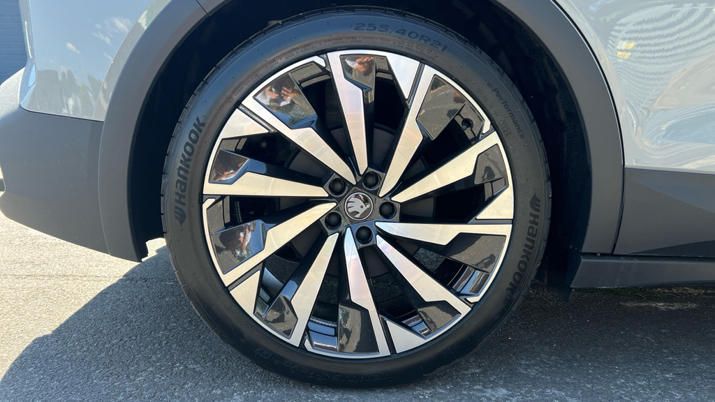 Skoda Elroq Elroq 140Kw 60 Sportline 61Kwh Black #4