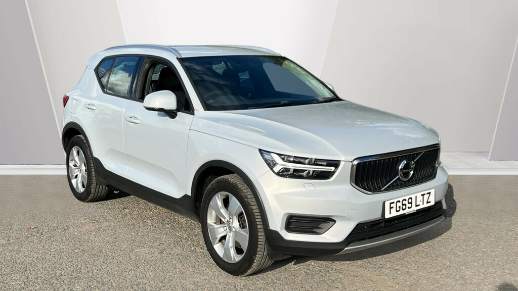 Volvo XC40 Xc40 2.0 D3 Momentum Awd Geartronic Silver