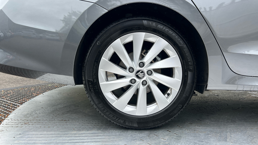 Skoda Octavia Octavia 2.0 Tdi 150 Se L Dsg Grey #5