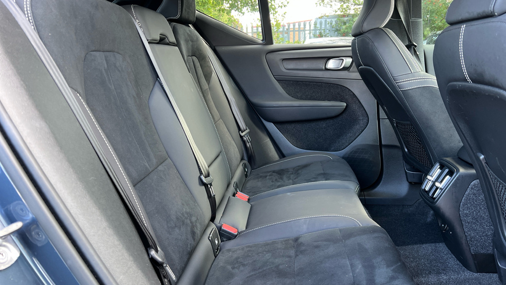 Volvo XC40 Xc40 2.0 B4p Plus Black Edition BW25FNS Blue #6