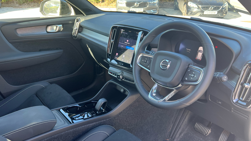 Volvo XC40 Xc40 2.0 B4p Plus Dark YH25NLL White #4