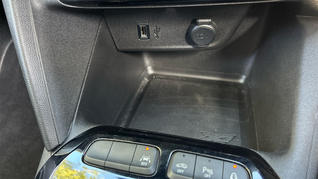 Vauxhall Corsa-e 100Kw Sri Nav Premium 50Kwh 7.4Kwch Red #33