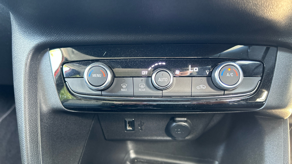 Vauxhall Corsa-e 100Kw Sri Nav Premium 50Kwh 7.4Kwch Red #34