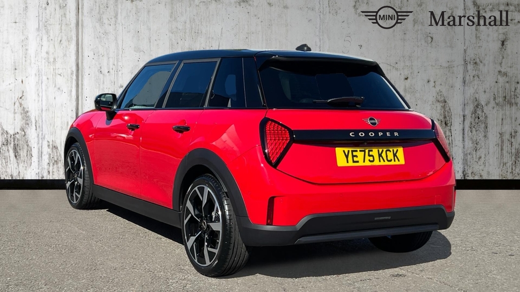 Mini Hatch Cooper 1.5 C Exclusive Red #2