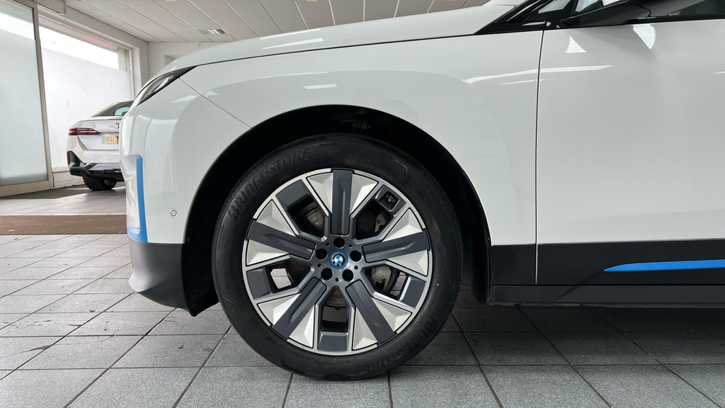 BMW iX Ix Xdrive40 M Sport Black #24