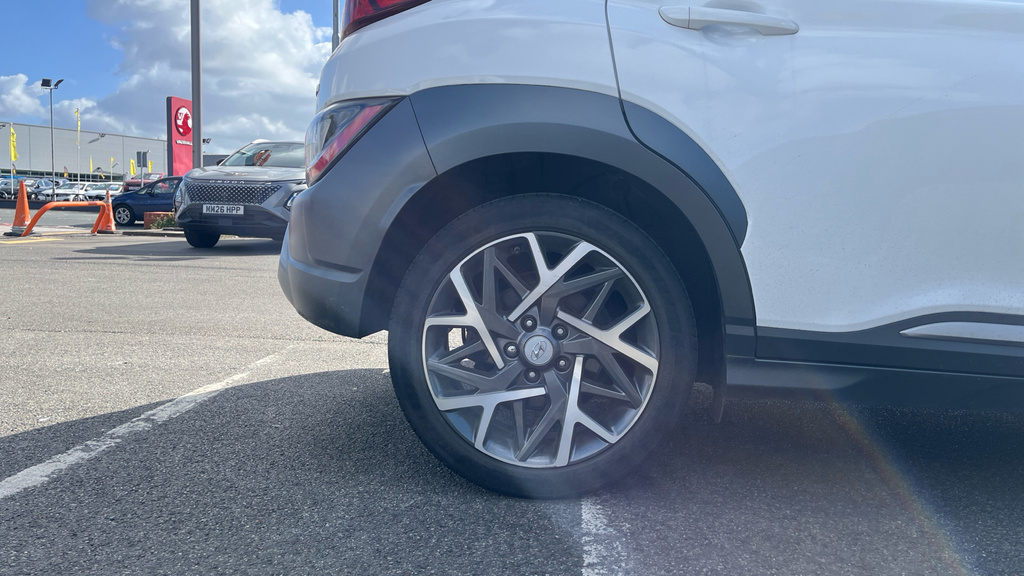 Hyundai Kona Premium White #18