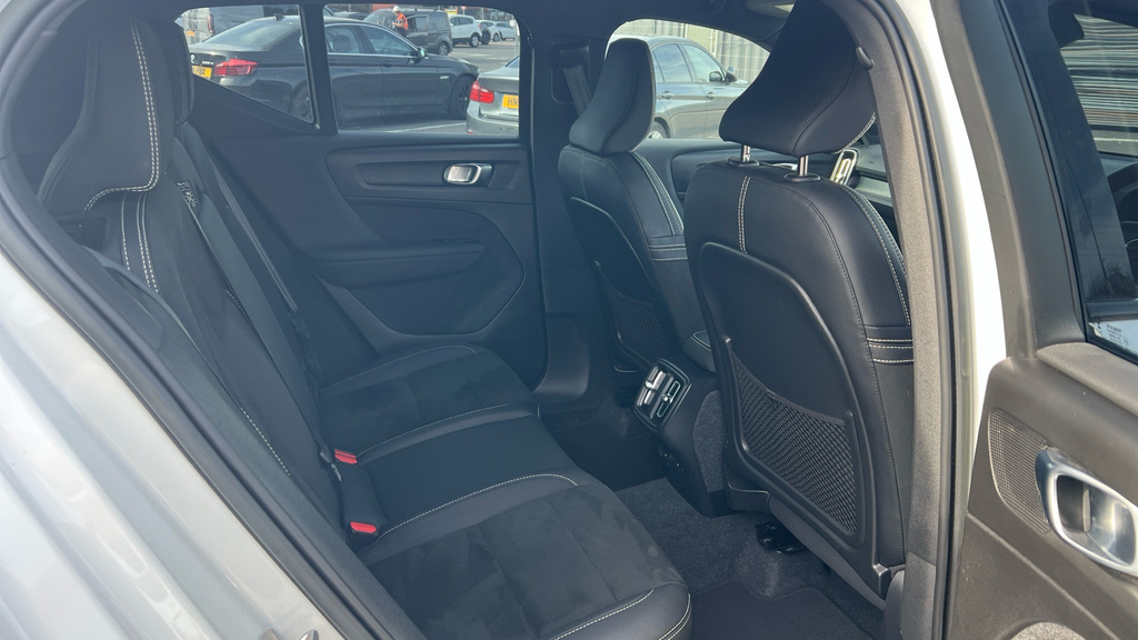 Volvo XC40 Xc40 2.0 B3p Plus Dark YS72AAN White #6