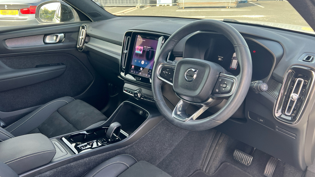 Volvo XC40 Xc40 2.0 B3p Plus Dark YS72AAN White #4