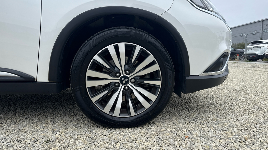 Mitsubishi Outlander 2.4 Phev Dynamic 222 Bhp Eco Hybrid Electr Black #24