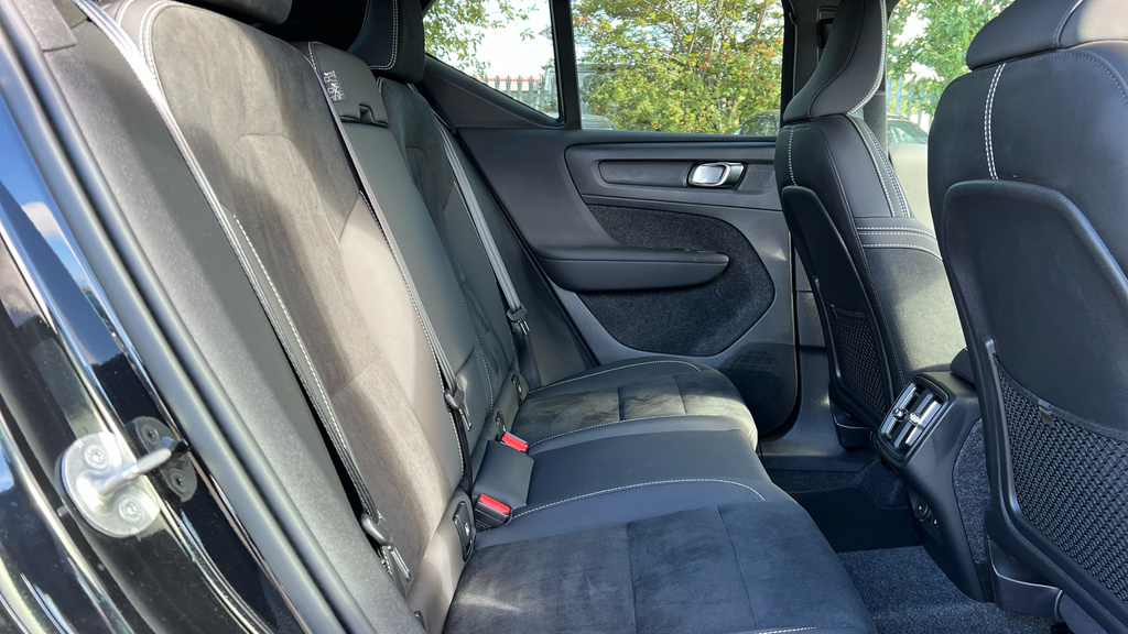 Volvo XC40 Xc40 2.0 B3p Plus Dark YG26RRU Black #6