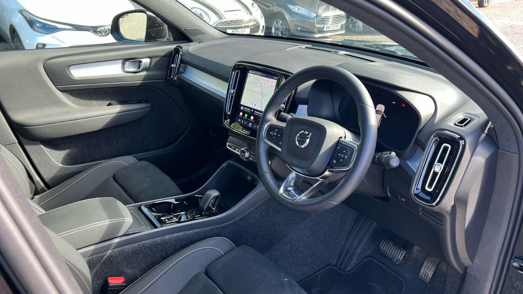 Volvo XC40 Xc40 2.0 B3p Plus Dark YG26RRU Black #4