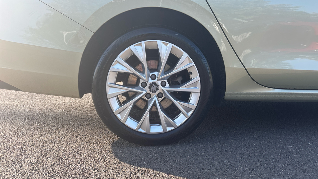 Skoda Superb Superb 1.5 Tsi E-tec Se L Dsg Yellow #5