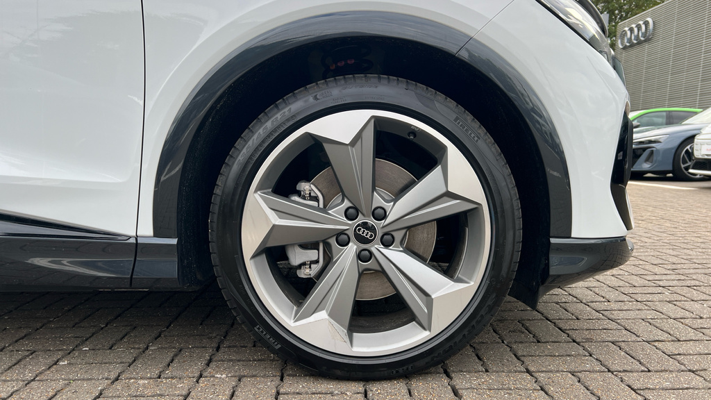 Audi Q4 E Tron Q4 210Kw 45 82Kwh Black Edition White #5