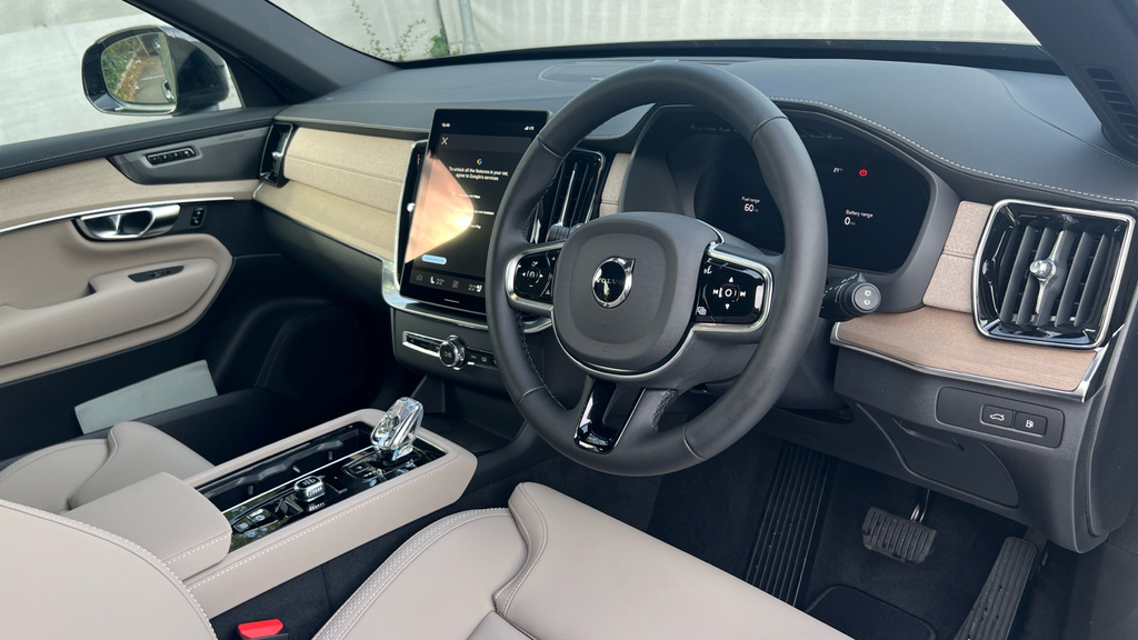 Volvo XC90 Xc90 2.0 T8 Phev Plus Pro Dark Awd Geartronic #4