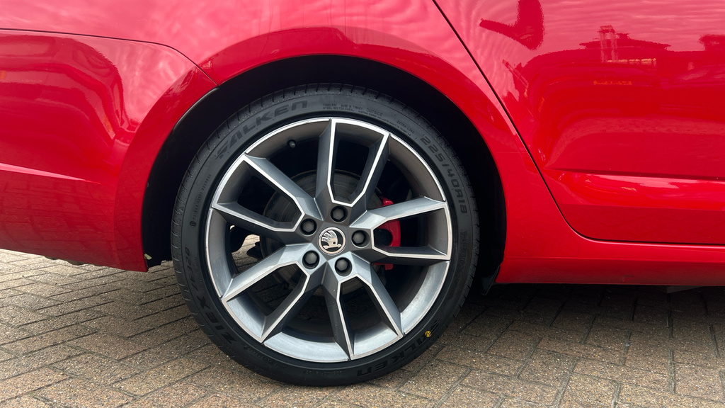 Skoda Octavia Octavia 2.0 Tsi Vrs Dsg Red #5