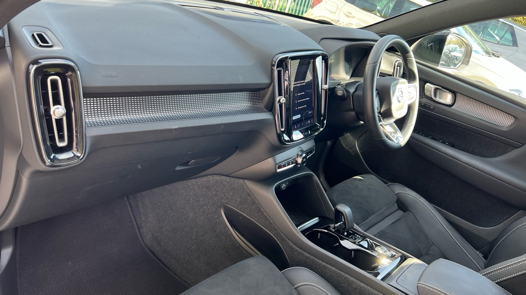 Volvo XC40 2.0 B3p Core Gold #19