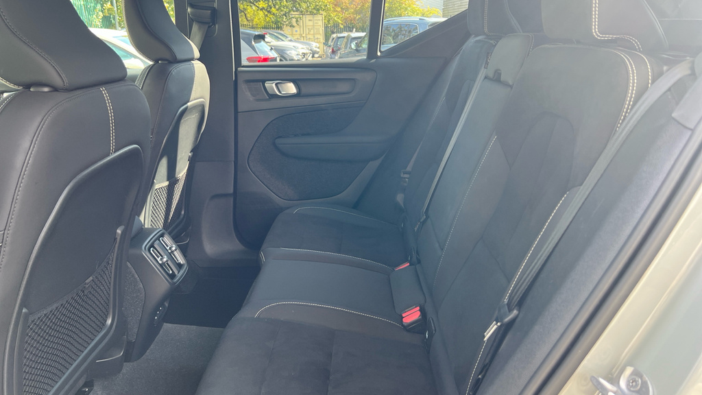 Volvo XC40 2.0 B3p Core Gold #20