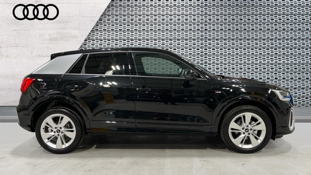 Audi Q2 Q2 35 Tfsi S Line S Tronic Black #4
