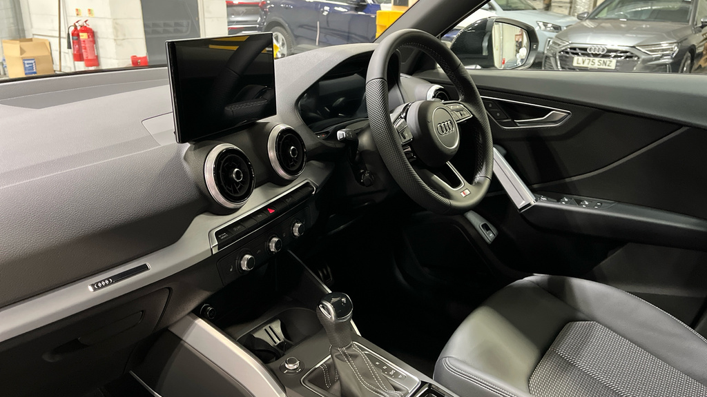 Audi Q2 Q2 35 Tfsi S Line S Tronic Black #2