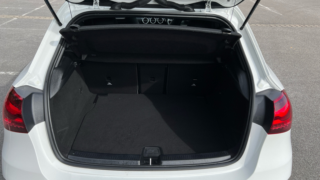 Mercedes-Benz A Class A200 Amg Line Executive White #17
