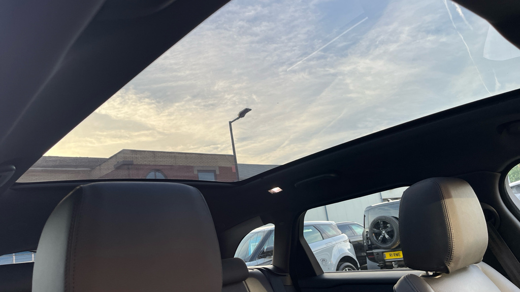 Land Rover Range Rover Velar 2.0 P400e Revised Green #30