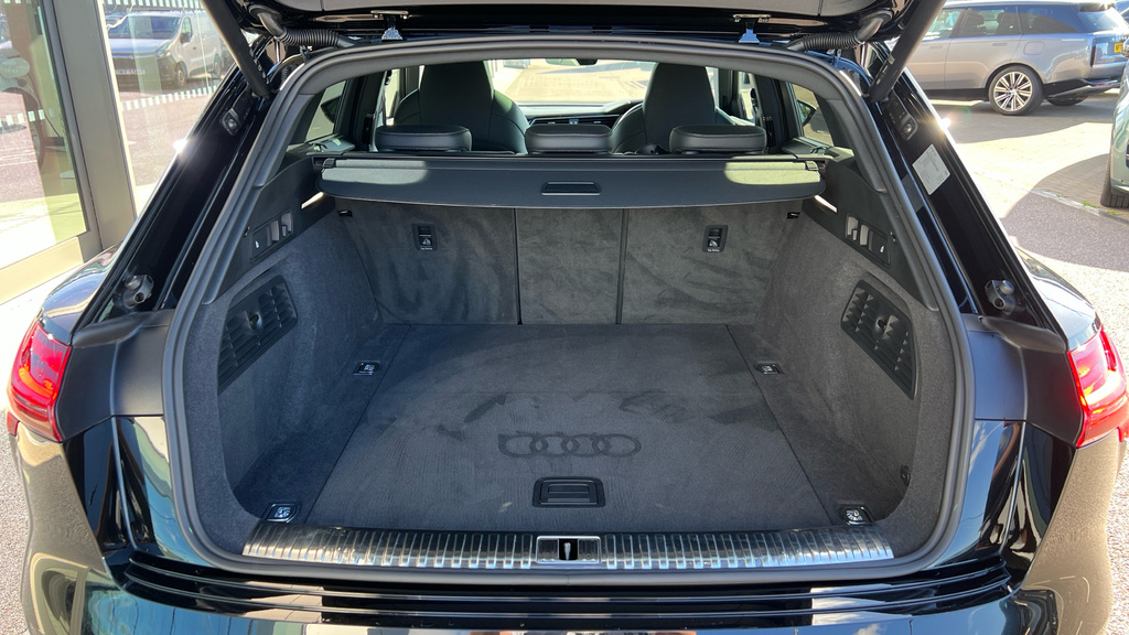 Audi Q8 e tron 250Kw 50 Quattro 95Kwh Black Edition Grey #15