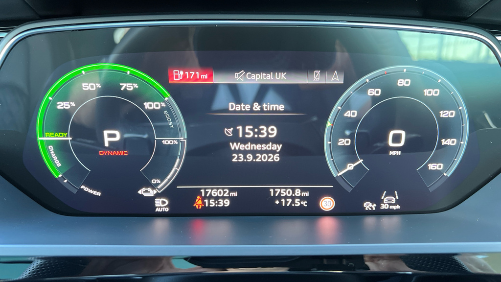 Audi Q8 e tron 250Kw 50 Quattro 95Kwh Black Edition Grey #13