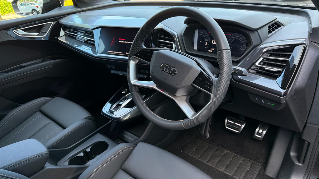 Audi Q4 E Tron Audi Q4 S Line 45 E-tron Quattro 210,00 Kw Black #6