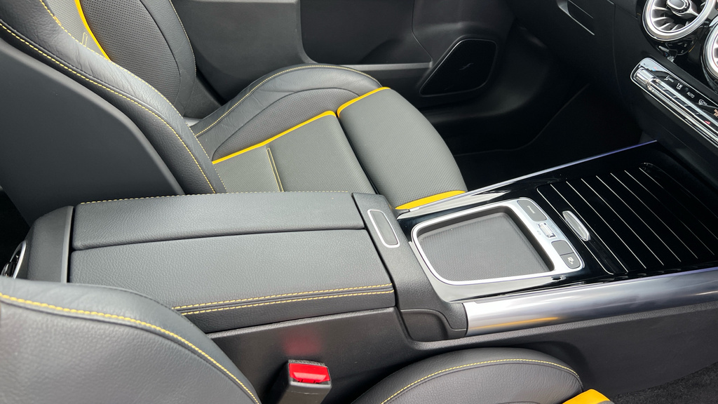 Mercedes-Benz GLA Class Gla 200 Amg Line Premium Black #33