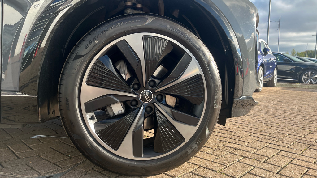 Audi Q6 E-Tron Q6 185Kw 83Kwh Black Edition Grey #5