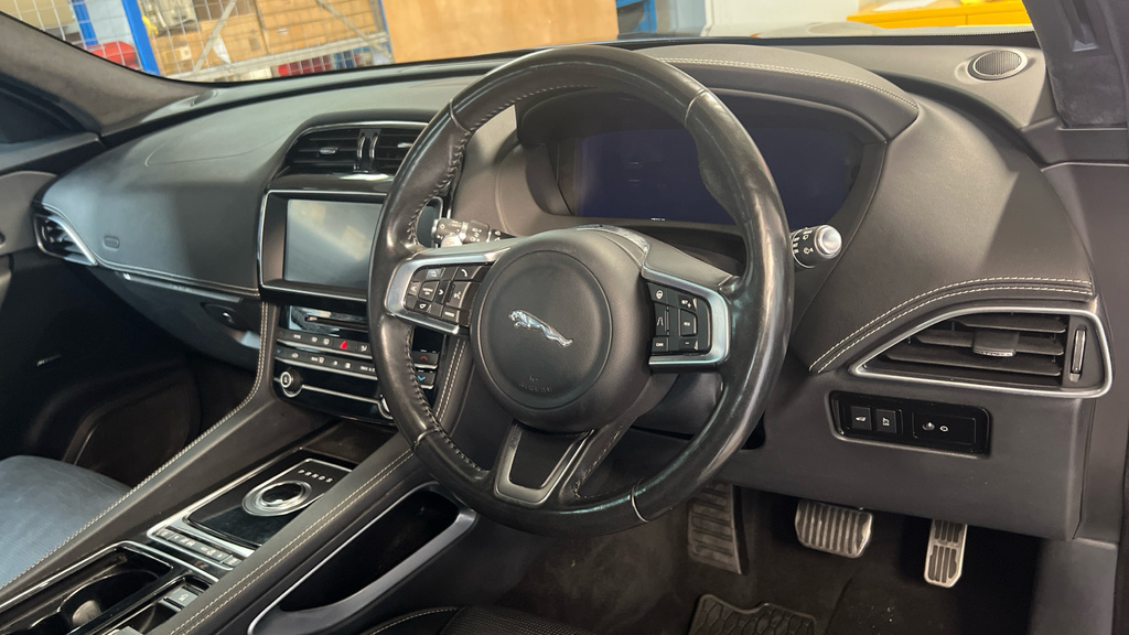 Jaguar F-Pace 2019 3.0 D300 V6 S Suv Awd Euro 6 Black #11