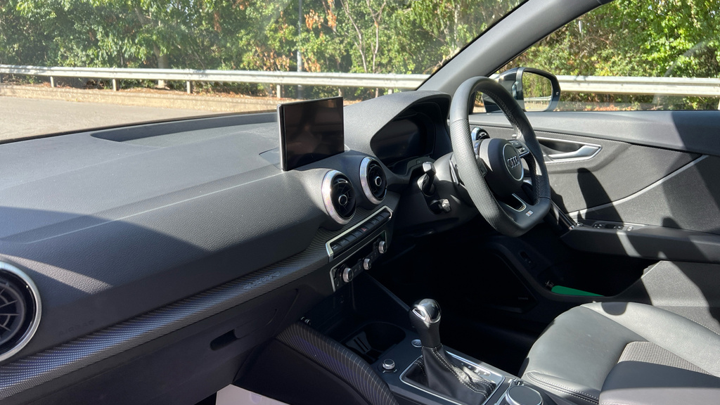 Audi Q2 Q2 35 Tfsi S Line S Tronic Black #2