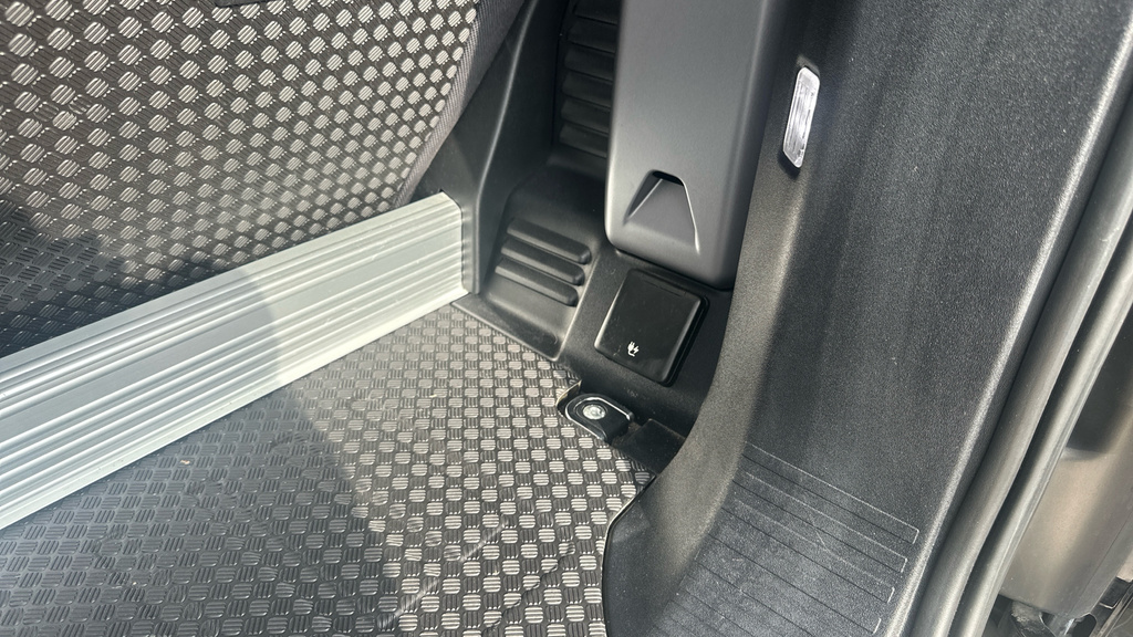 Land Rover Defender 90 3.0 D250 X-dynamic Se 90 Black #31