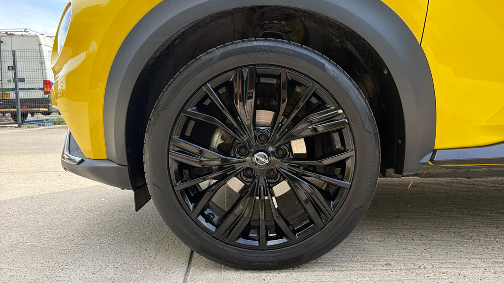Nissan Juke Juke 1.0 Dig-t N-sport Dct Yellow #4